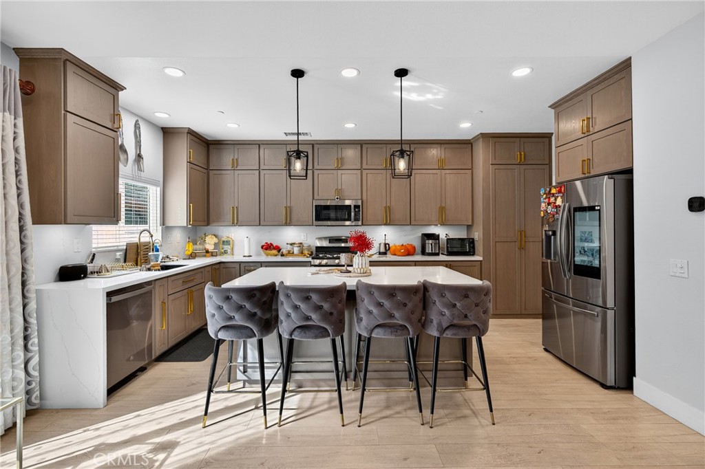 Four Oaks (4OAK) - Residential Lease