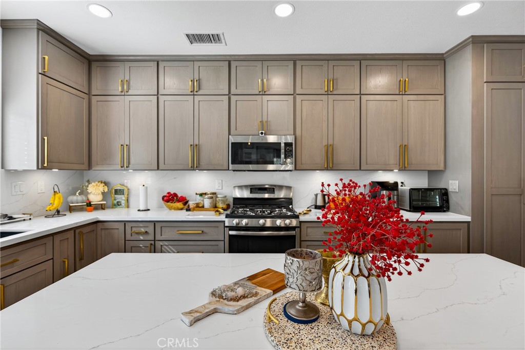 Four Oaks (4OAK) - Residential Lease