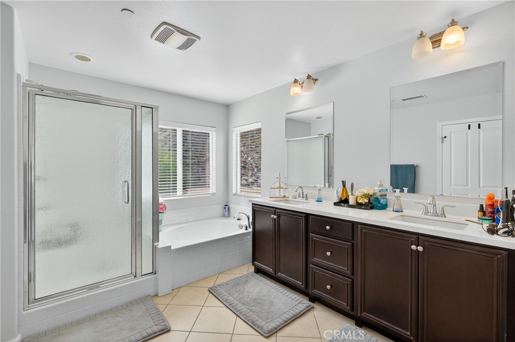 Four Oaks (4OAK) - Residential Lease