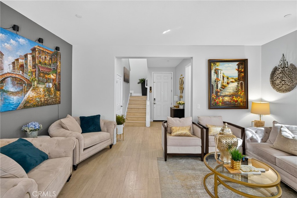 Four Oaks (4OAK) - Residential Lease