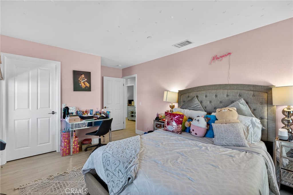 Four Oaks (4OAK) - Residential Lease