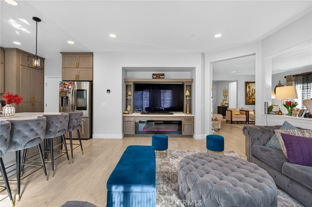 Four Oaks (4OAK) - Residential Lease