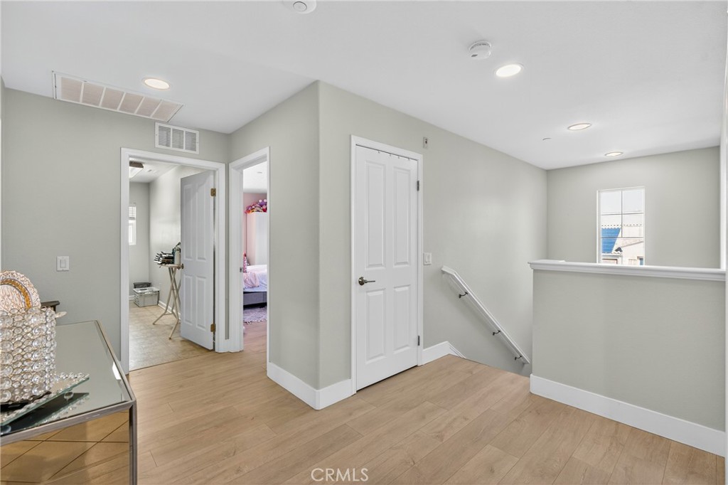 Four Oaks (4OAK) - Residential Lease