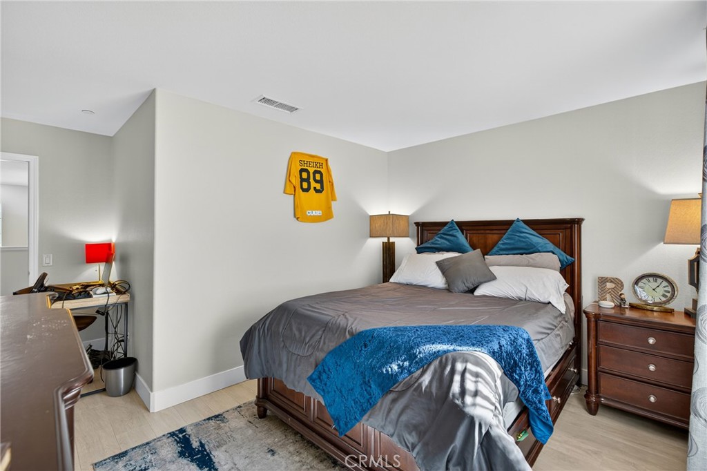 Four Oaks (4OAK) - Residential Lease