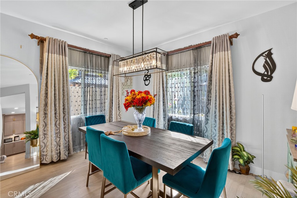 Four Oaks (4OAK) - Residential Lease