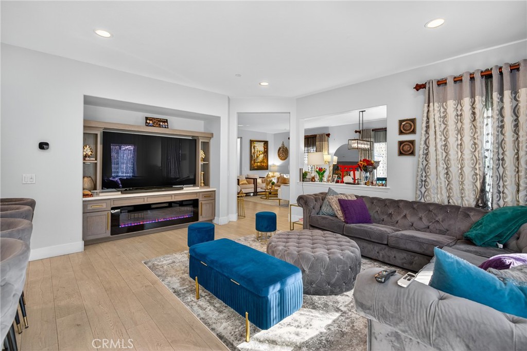 Four Oaks (4OAK) - Residential Lease