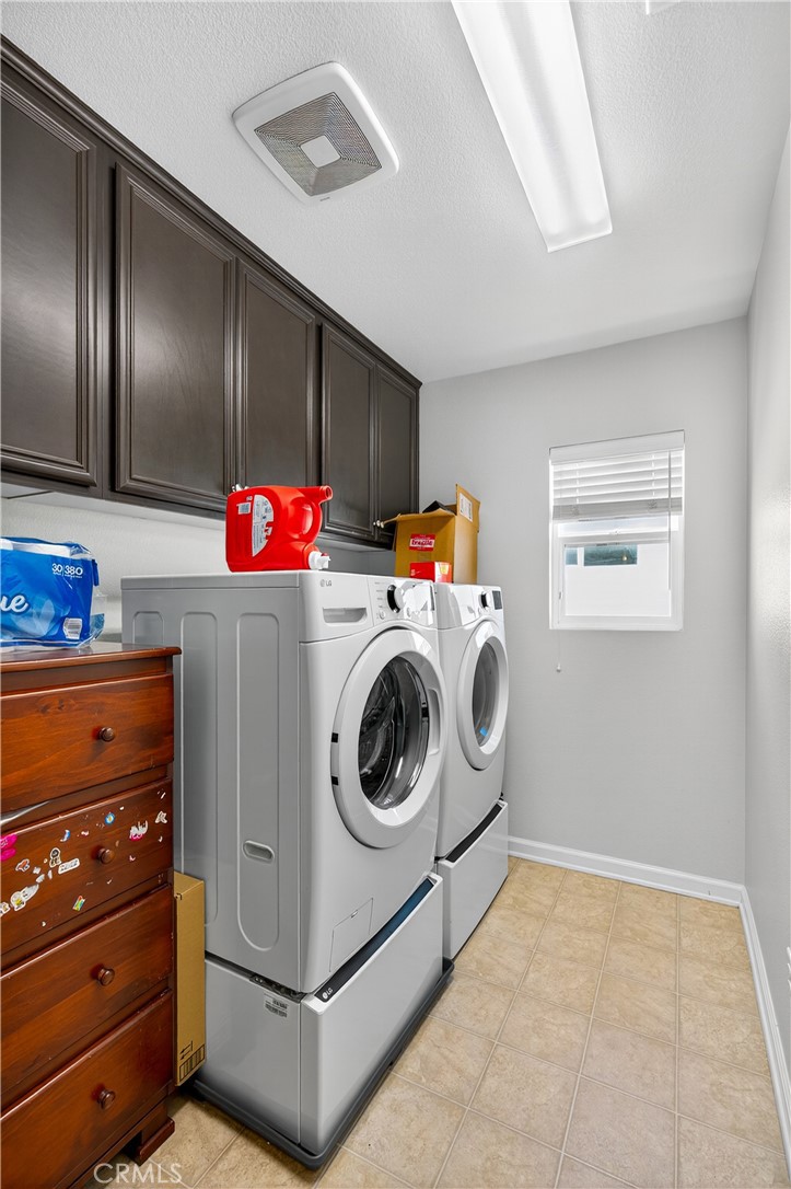 Four Oaks (4OAK) - Residential Lease