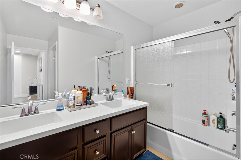 Four Oaks (4OAK) - Residential Lease