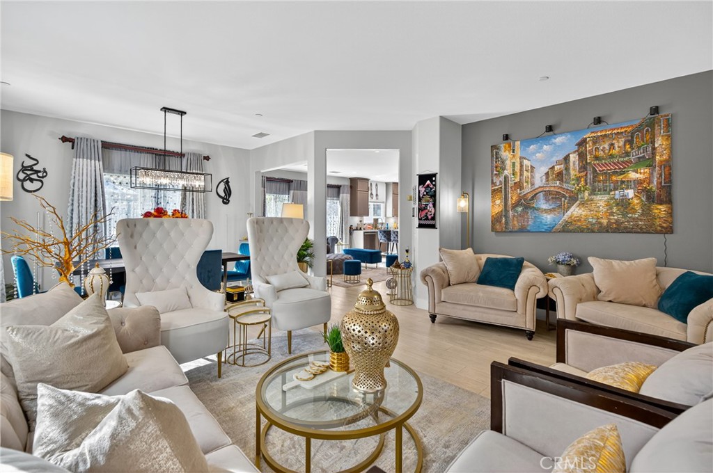 Four Oaks (4OAK) - Residential Lease