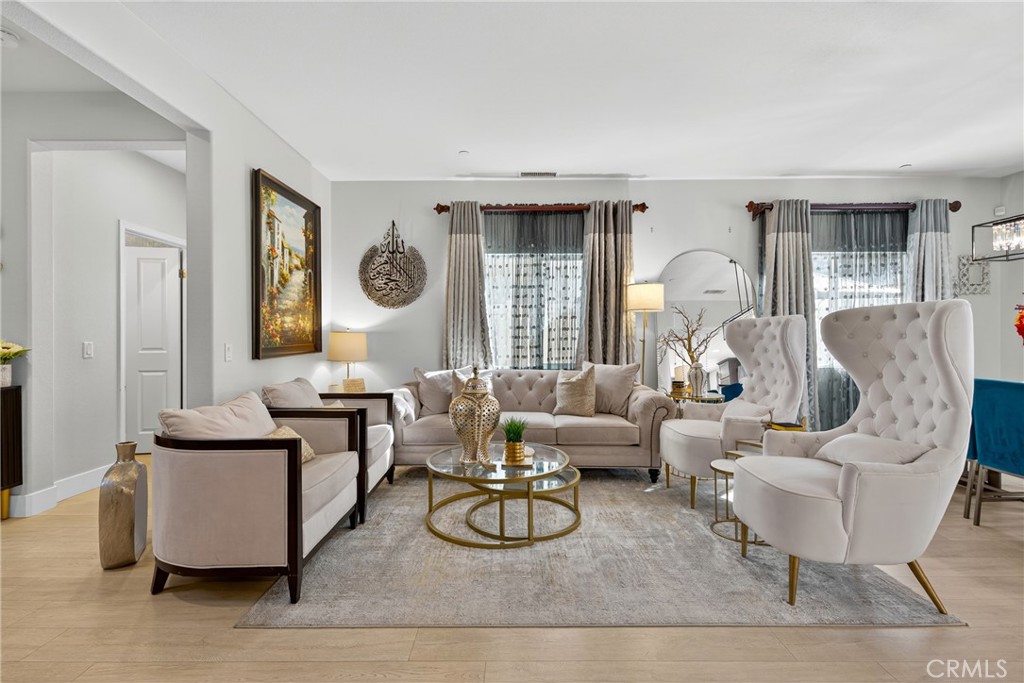 Four Oaks (4OAK) - Residential Lease