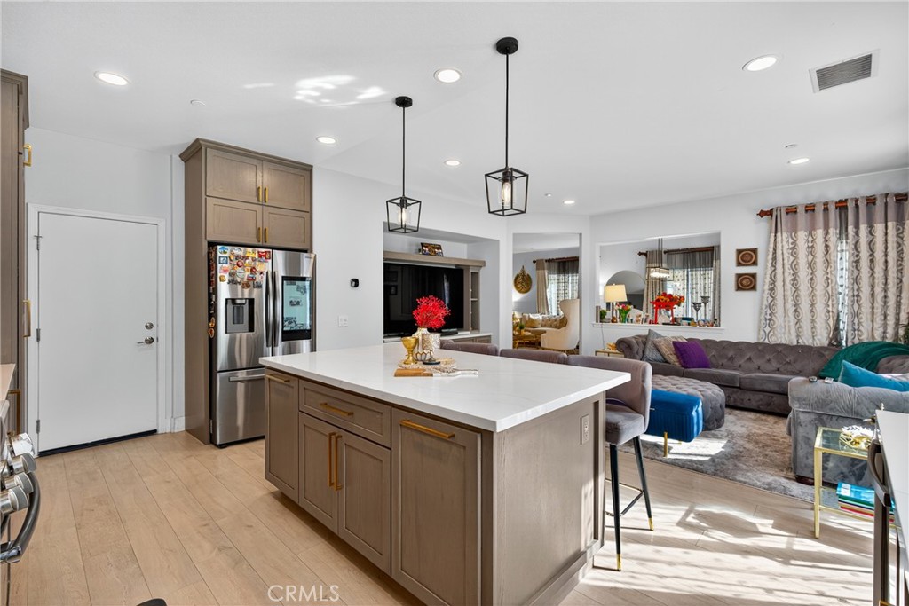 Four Oaks (4OAK) - Residential Lease