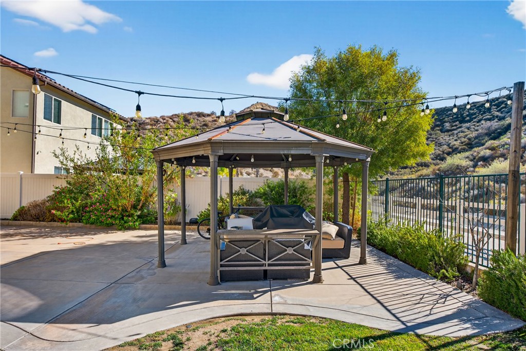 Four Oaks (4OAK) - Residential Lease