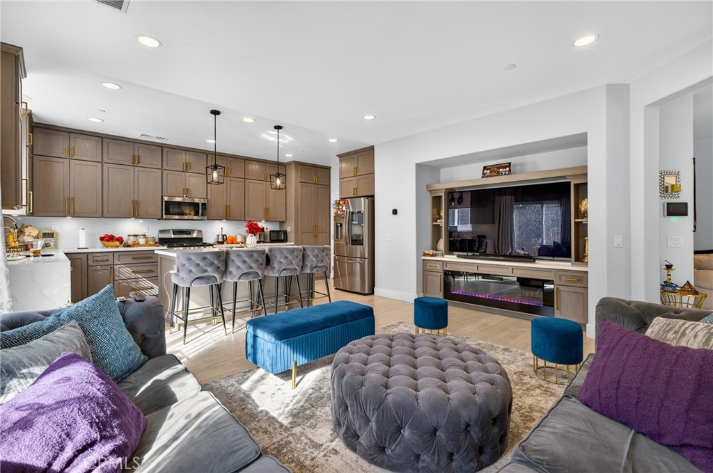 Four Oaks (4OAK) - Residential Lease