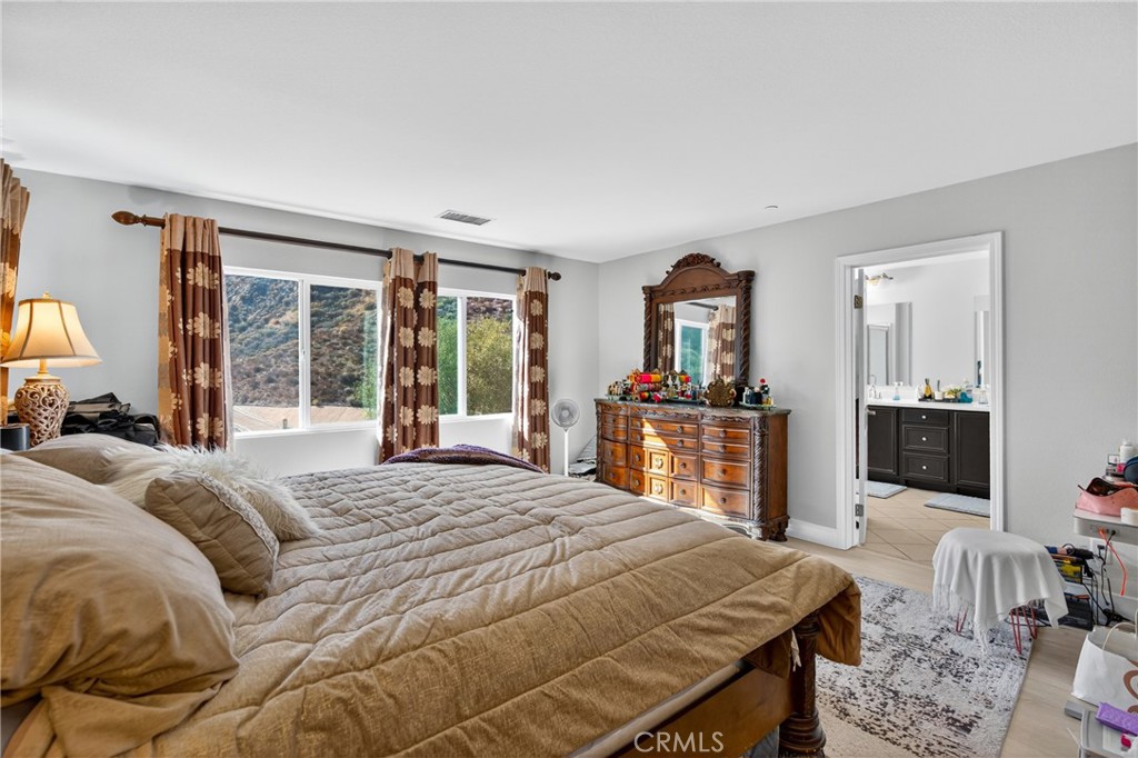 Four Oaks (4OAK) - Residential Lease