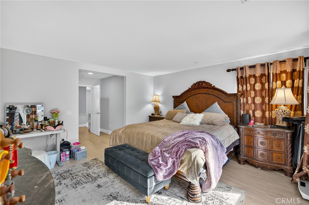 Four Oaks (4OAK) - Residential Lease