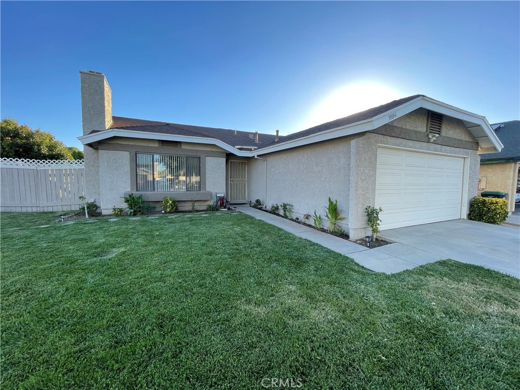 Welcome to this charming single-story corner home in the heart of Palmdale!
Perfectly situated near the freeway, shopping centers, schools, and more, this beautifully maintained residence offers both comfort and convenience. Inside, you’ll find 2 spacious bedrooms and 2 bathrooms, along with an inviting layout designed for easy living.
Enjoy the expansive backyard, ideal for entertaining, gardening, or simply relaxing in the sunshine. The bright and airy sunroom provides additional living space—perfect for a home office, playroom, or cozy reading nook.
Additional features include central A/C and heating, a 2-car garage, and a dedicated indoor laundry room.
Don’t miss your chance to own this move-in-ready gem in a prime Palmdale location!