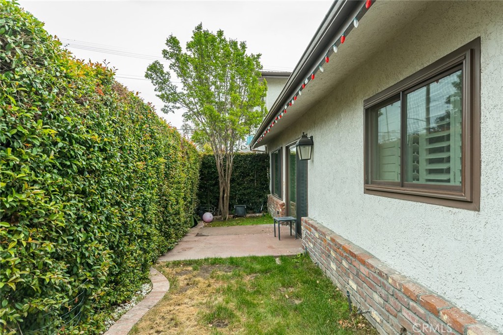 Properties 2 303 S Kenneth Road