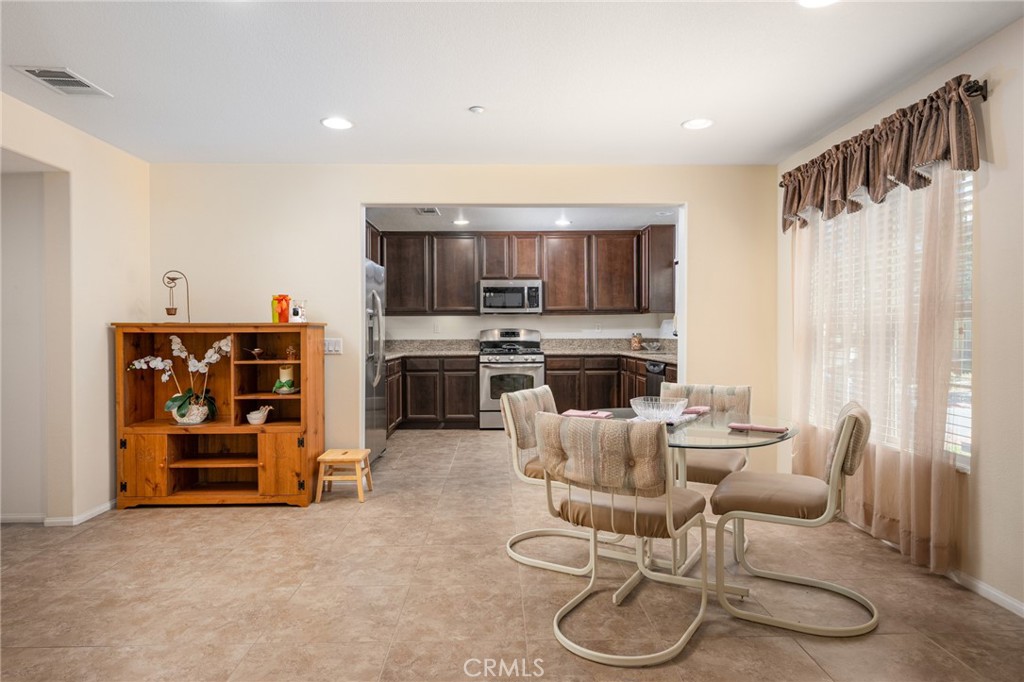 238 Paseo Gregario