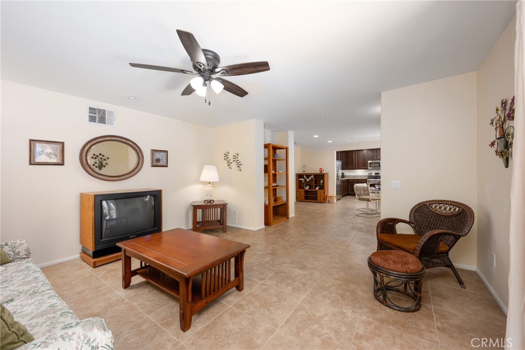 238 Paseo Gregario