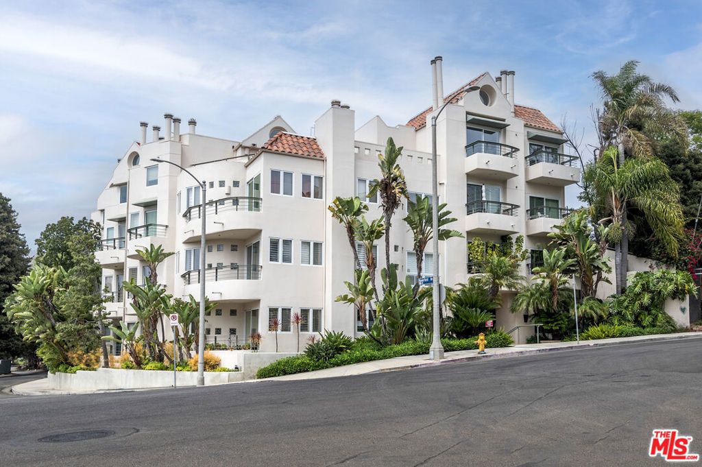 Photo of 15425 Antioch Street #201, Pacific Palisades, CA 90272 (MLS # 25577855)