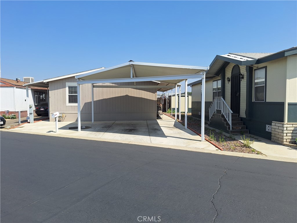 135 N. Pepper Avenue