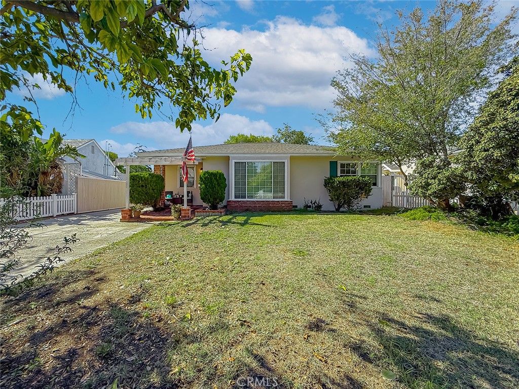 Photo of 6223 Klump Ave, North Hollywood, CA 91606 (MLS # SR25242455)