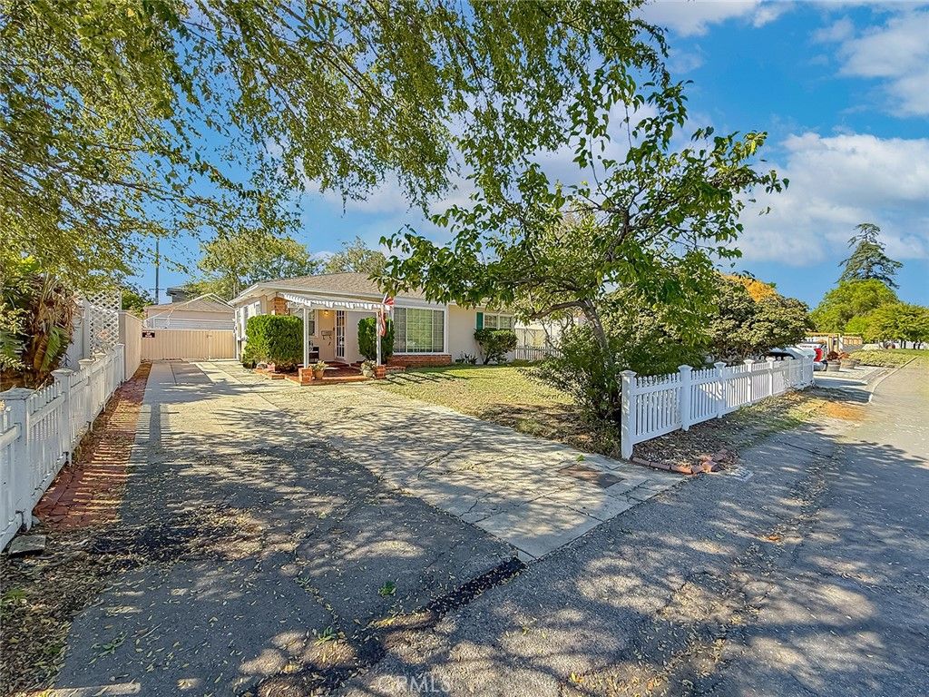 Photo of 6223 Klump Ave, North Hollywood, CA 91606 (MLS # SR25242455)