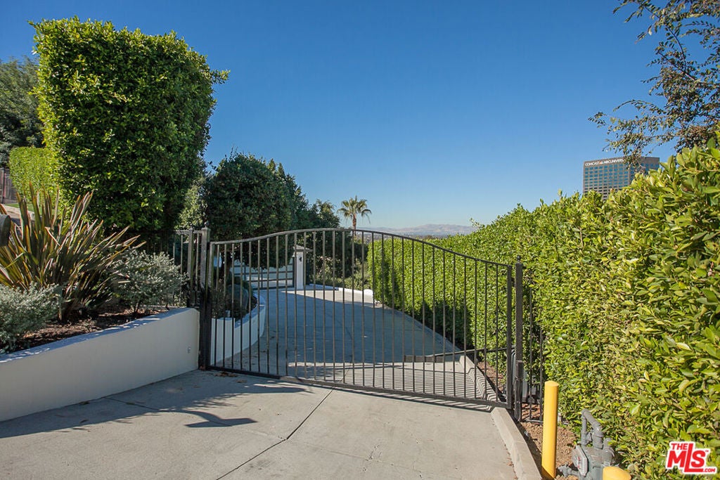 3751 Multiview Drive