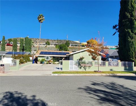 Photo of 19755 Steinway Street, Canyon Country, CA 91351 (MLS # SR25272983)