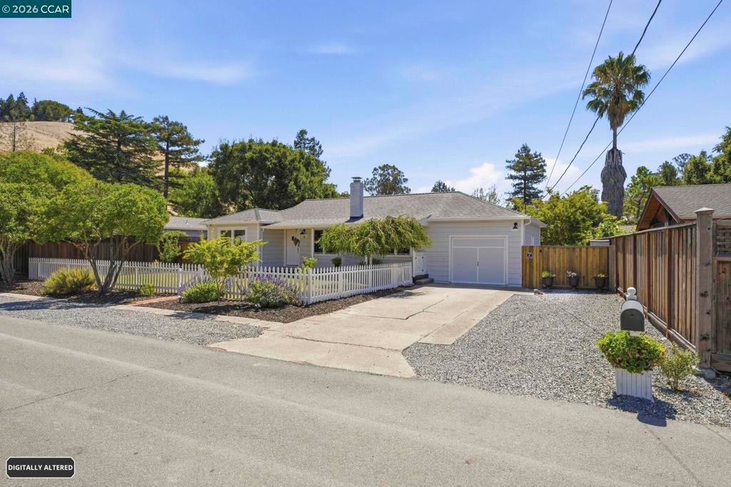 8 Lander Dr
