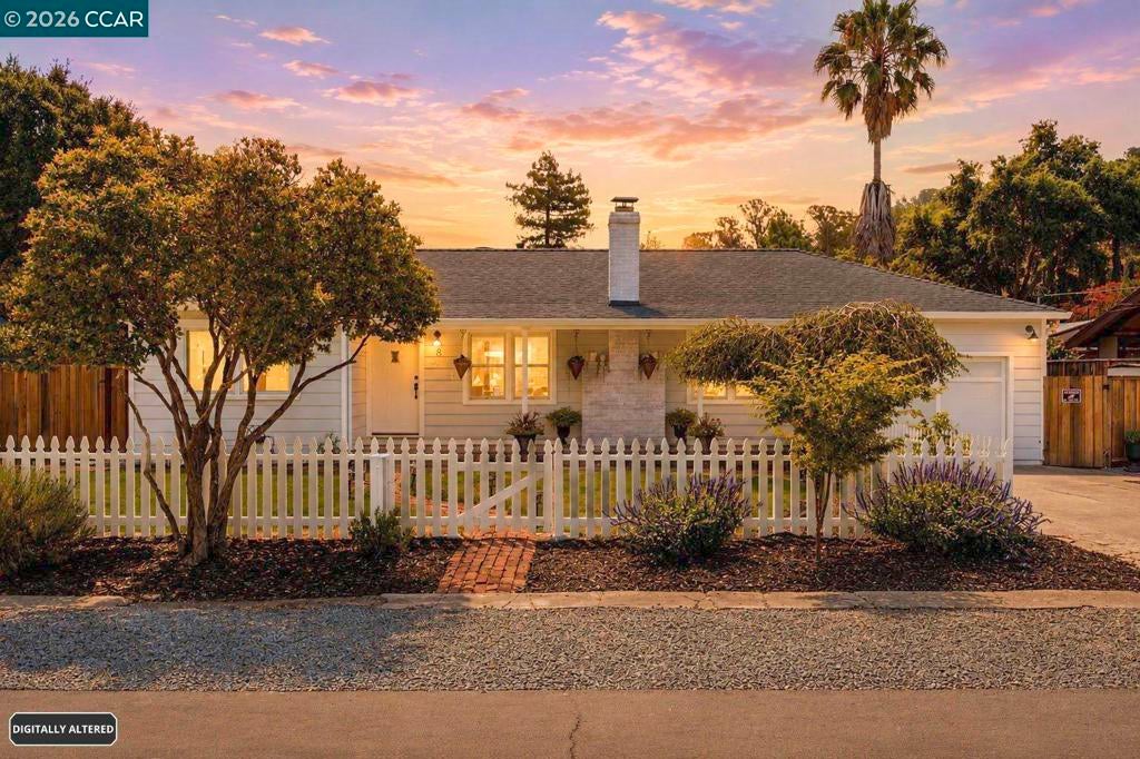 8 Lander Dr