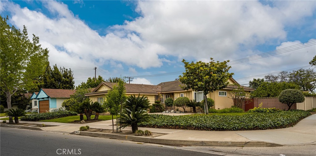 1830 W Chalet Avenue