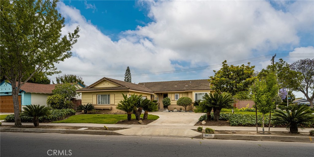 1830 W Chalet Avenue