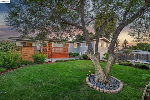 Photo of 5161 TRASK STREET, Oakland, CA 94601 (MLS # 41135678)