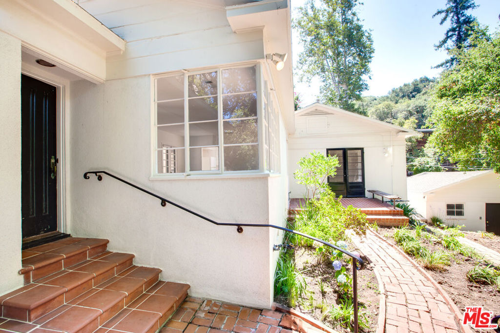 10321 Chrysanthemum Lane