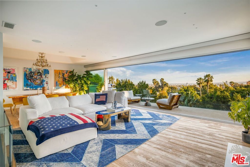 Photo of 7924 Hillside Avenue, Los Angeles, CA 90046 (MLS # 25576031)