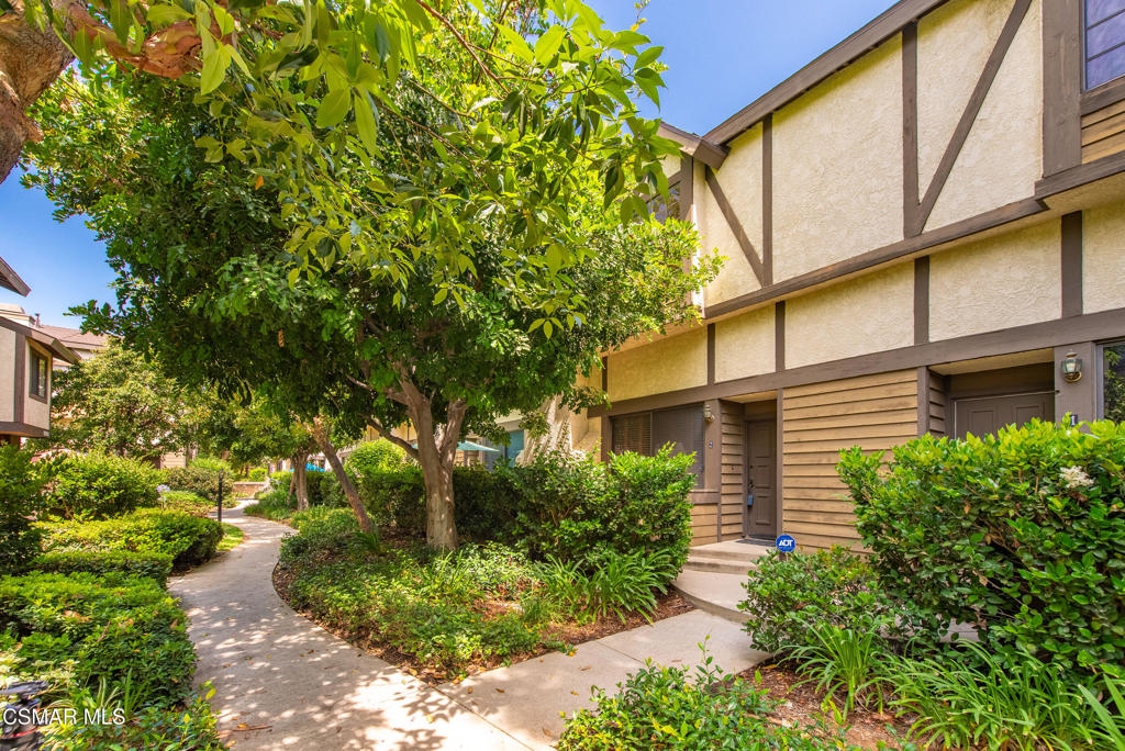 Charming tri-level townhome in the desirable Windsor Townhomes. You are welcomed with a front patio area, high ceilings and a spacious living room with a fireplace. Kitchen is equipped with a dining area and breakfast bar. Two primary en-suites upstairs with walk in closets. Attached two car garage with washer and dryer hook ups. Community pool and spa. HOA fees include insurance, water, trash, and earthquake insurance.