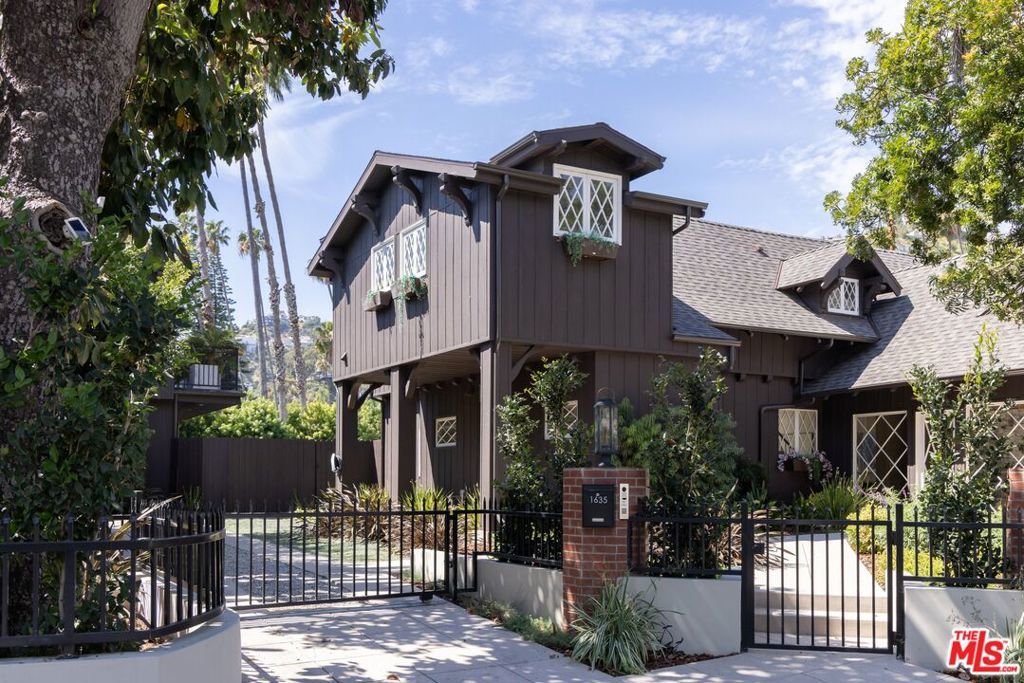 Photo of 1635 N Genesee Avenue, Los Angeles, CA 90046 (MLS # 26665931)