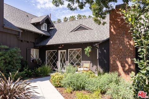 Photo of 1635 N Genesee Avenue, Los Angeles, CA 90046 (MLS # 26665931)