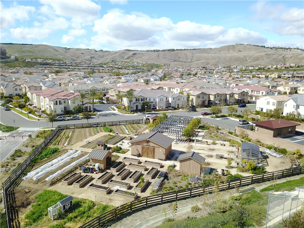 Heirloom (ESHEIR) - Residential Lease