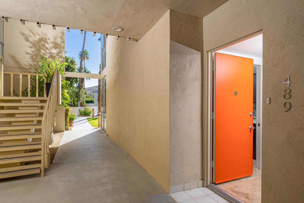 489 Desert Lakes Drive