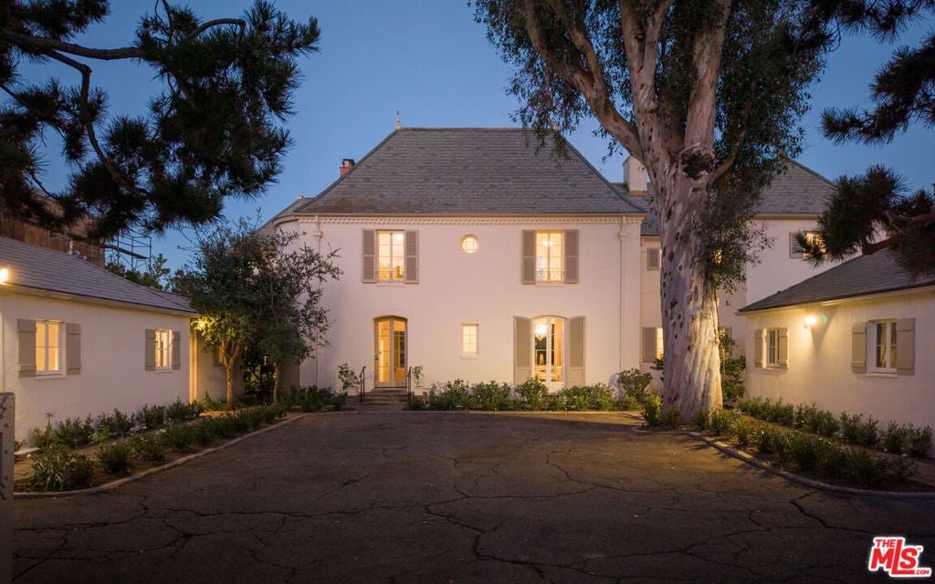 Photo of 528 Chautauqua Boulevard, Los Angeles, CA 90272 (MLS # 26865925)