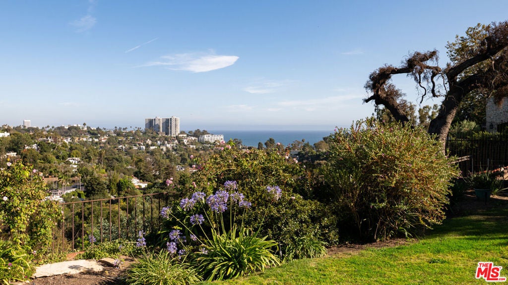 528 Chautauqua Boulevard