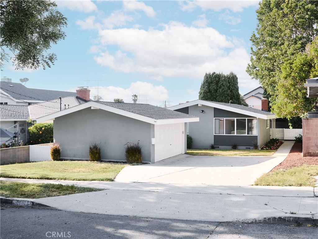 705 W Palm