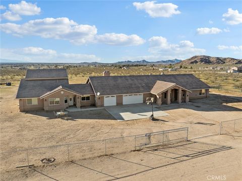 Photo of 13850 Nightshade Road, Apple Valley, CA 92307 (MLS # HD26010150)