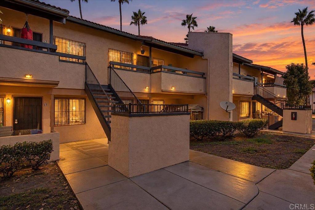 875 W San Ysidro Boulevard
