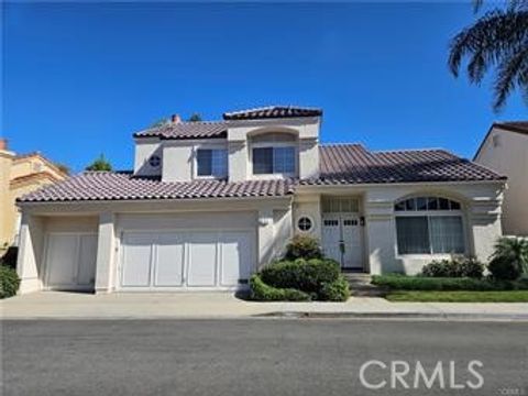 Photo of 4 La Flora, Irvine, CA 92614 (MLS # PW25244075) Photo of 4 La Flora, Irvine, CA 92614 (MLS # PW25244075)