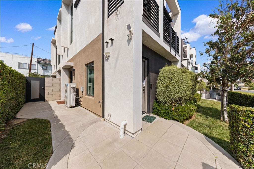519 W Newby F