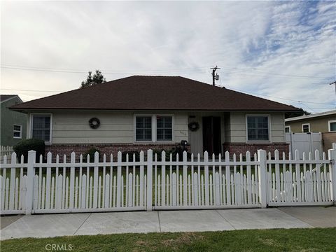 Photo of 5530 E Pageantry St, Long Beach, CA 90808 (MLS # PW26036010)