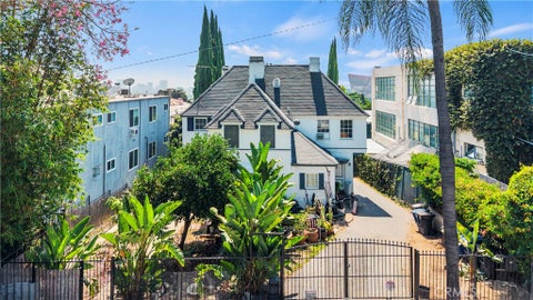 Photo of 8620 Holloway Drive, West Hollywood, CA 90069 (MLS # SR26211226)
